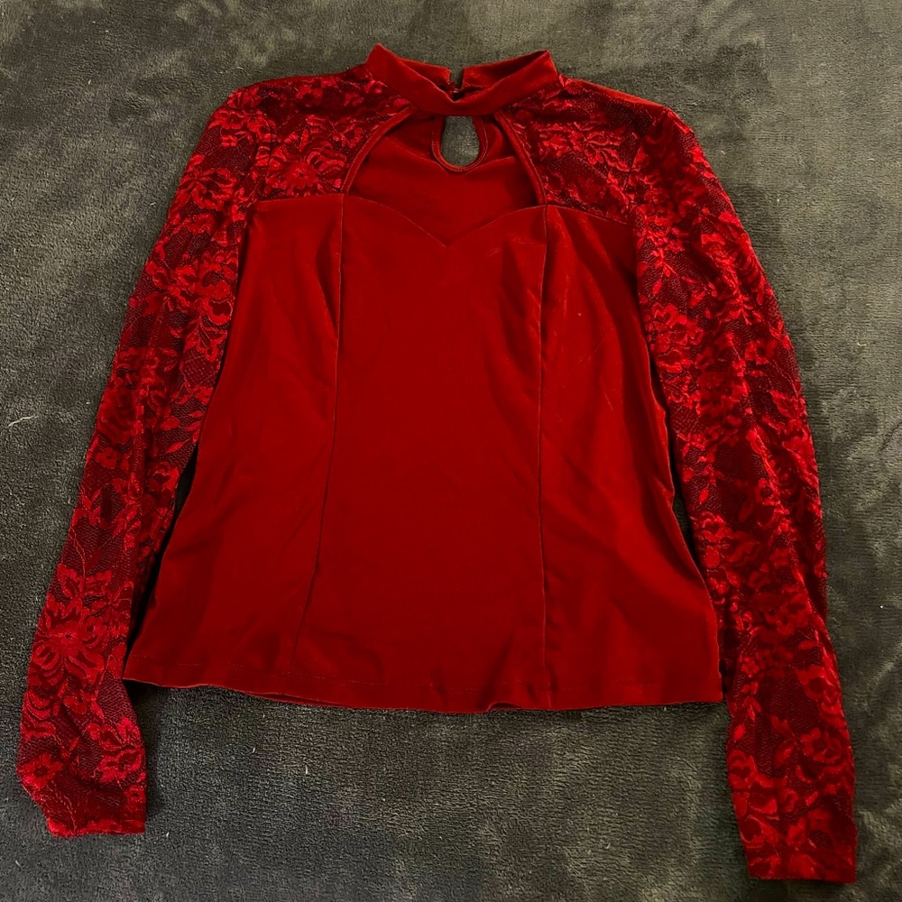 Red lacy long sleeve sweetheart cut out top